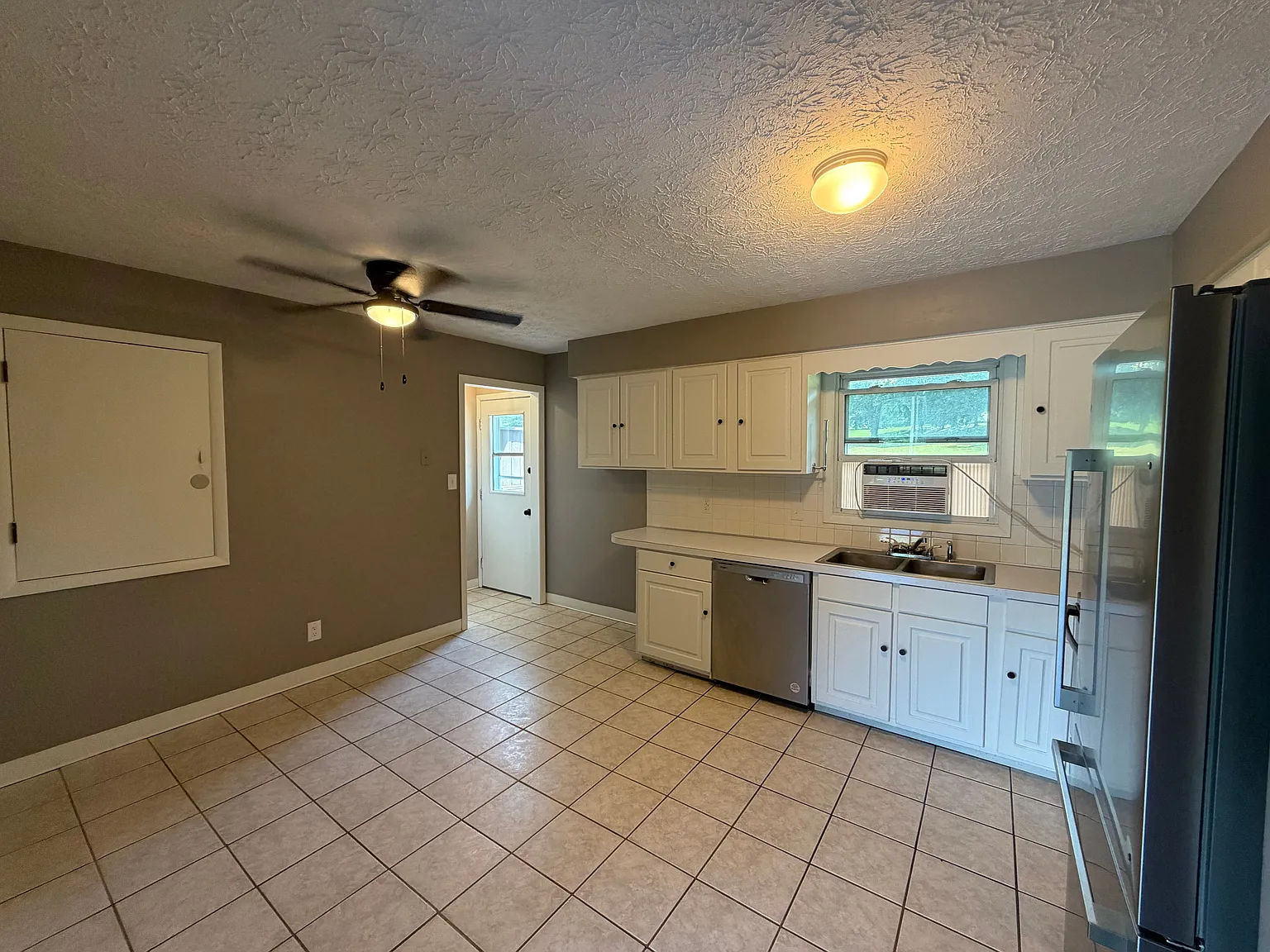 2 bed, 1.0 bath, 900 sqft, $1,500 — Photo 4