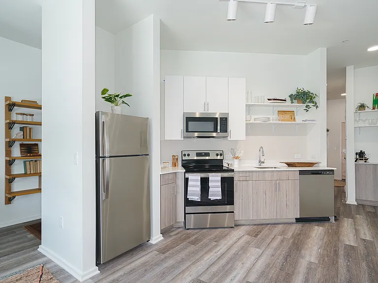 River House Apartments — Photo 5