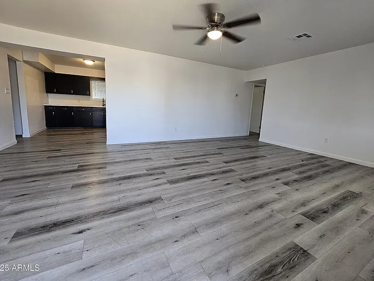 2230 E Beverly Ln — Photo 5