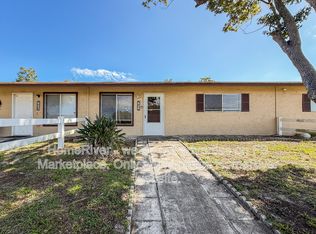 629 E Rosewood Ln, Tavares, FL 32778
