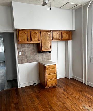 2nd image of 128 N 6th St APT 1