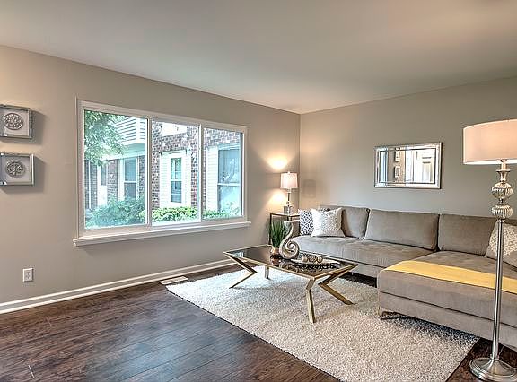 4th image of 111 Greentree Ct #111