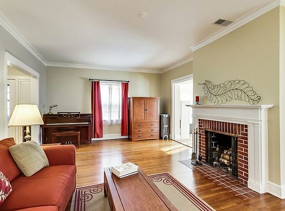 4th image of 416 S Grove Ave