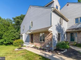 701 Pinebrooke Cir, Downingtown, PA 19335