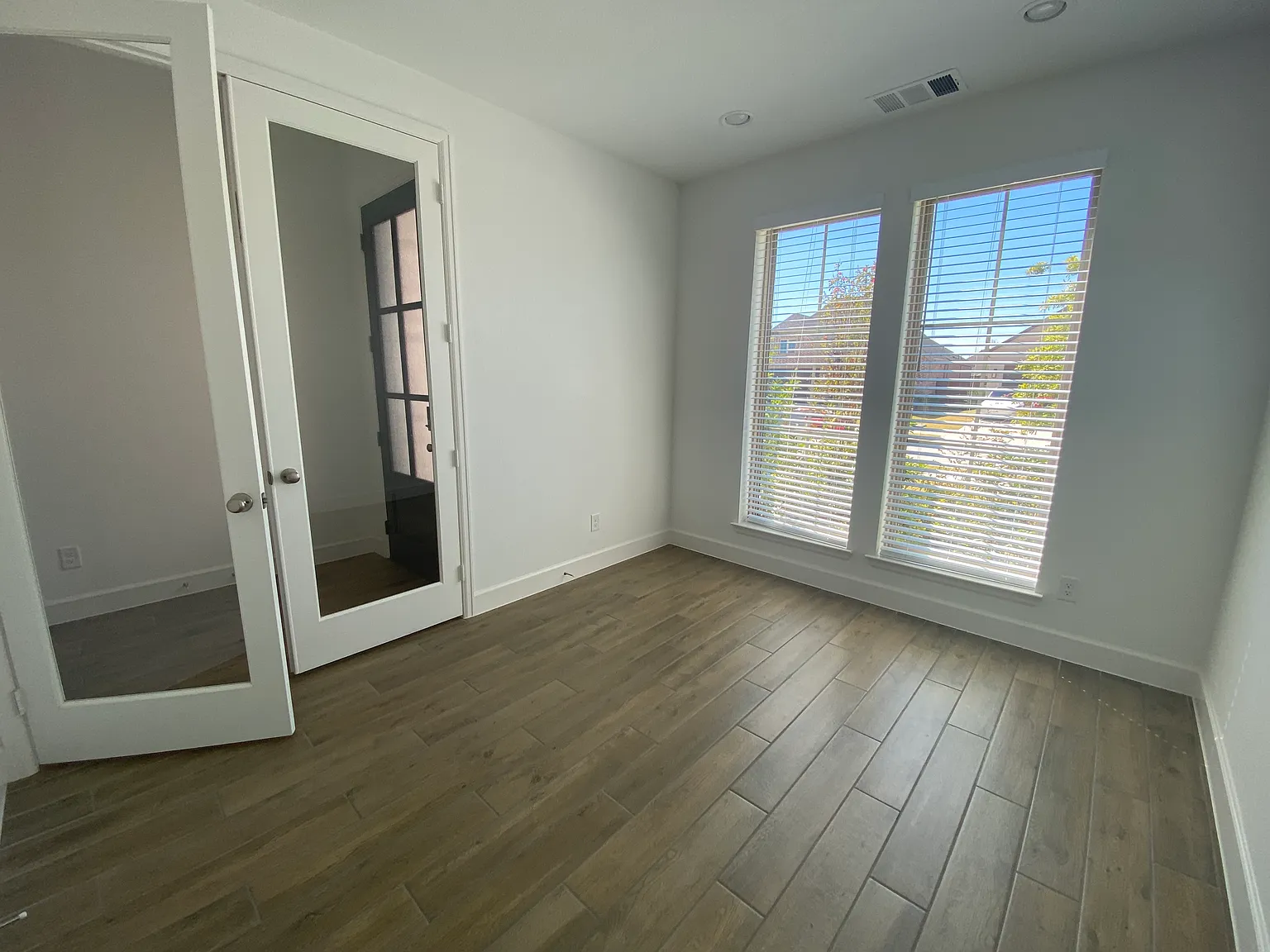 4 bed, 3.5 bath, 2594 sqft, $3,700 — Photo 4