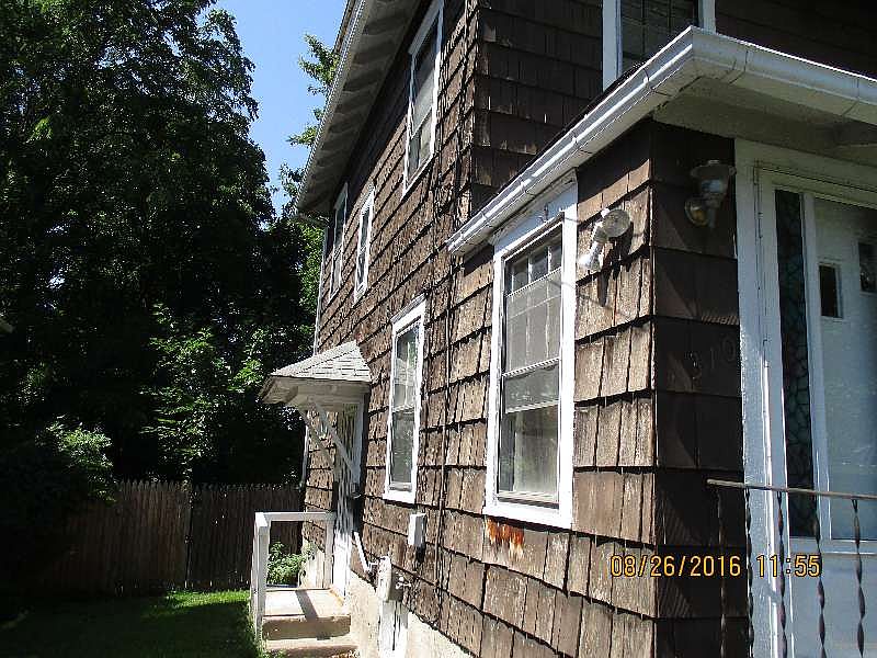 2nd image of 310 Beattie St