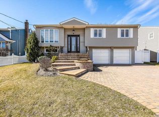 3018 Bond Dr, Merrick, NY 11566