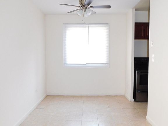 2nd image of 913.5 Hinman Ave #1N