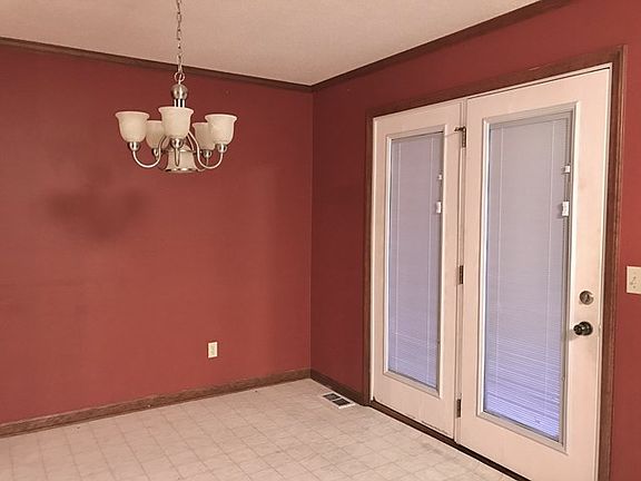 3rd image of 4405 Cricket Dr