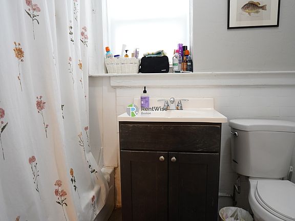 3rd image of 15-21 Quint Ave #6