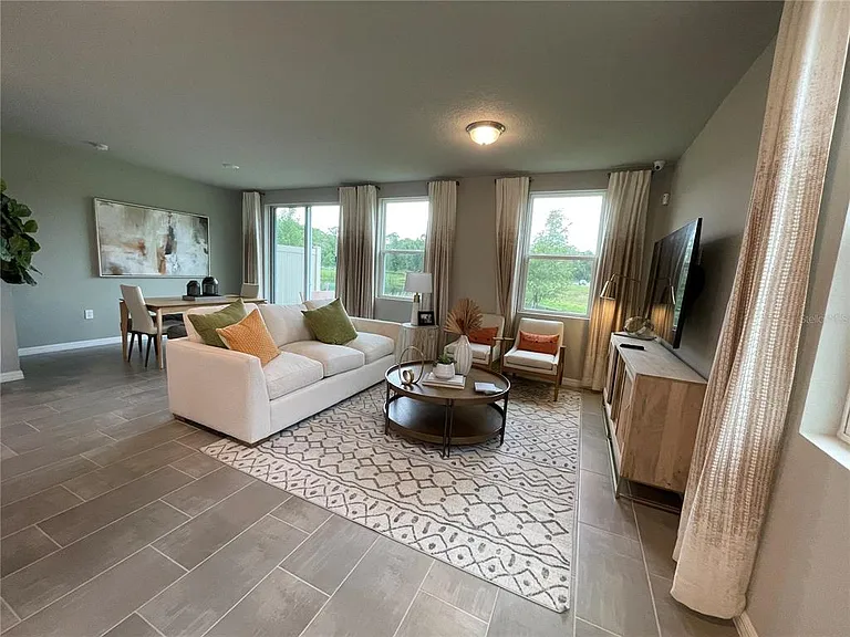 732 Legacy Dr — Photo 4
