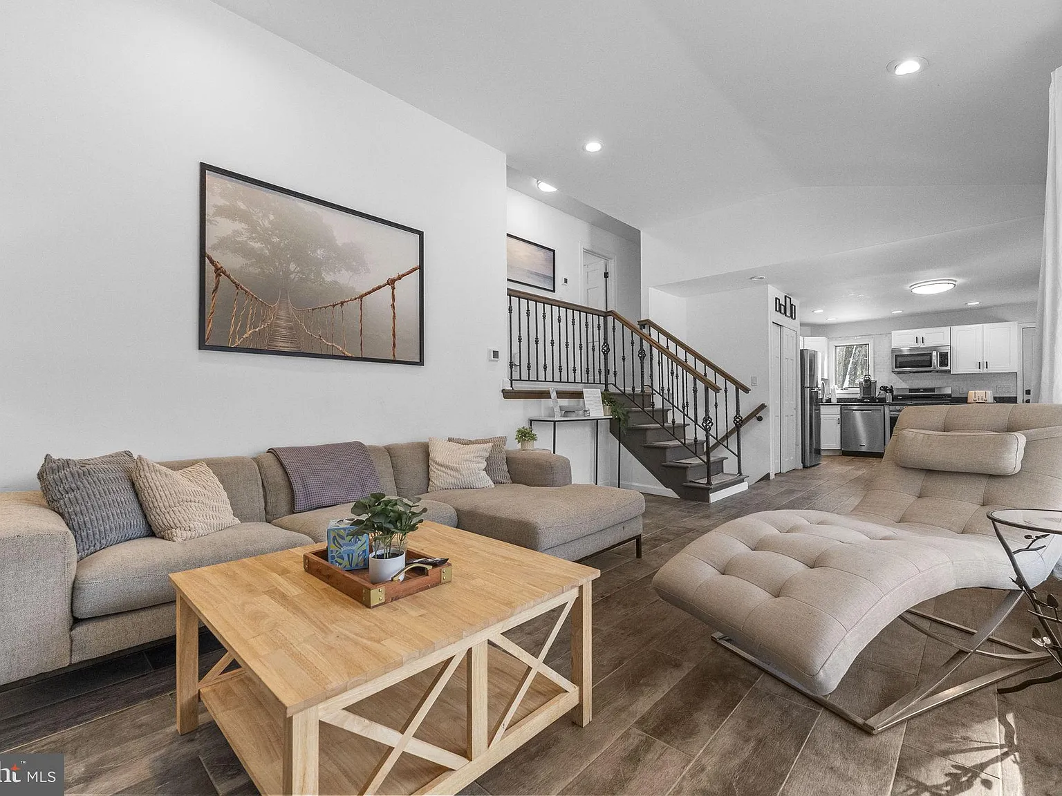 4 bed, 2.0 bath, 1500 sqft, $9,000 — Photo 3