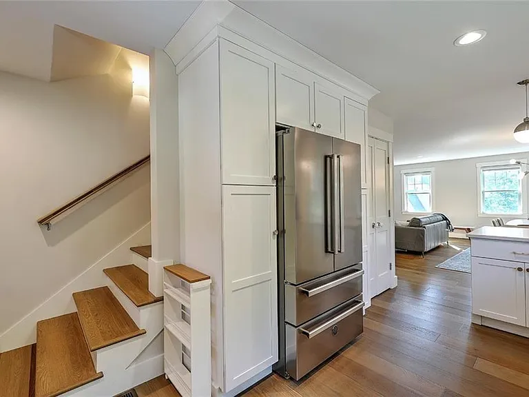 137 Rosebriar Ave — Photo 18