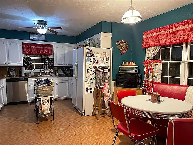 830 Westwood Dr — Photo 4