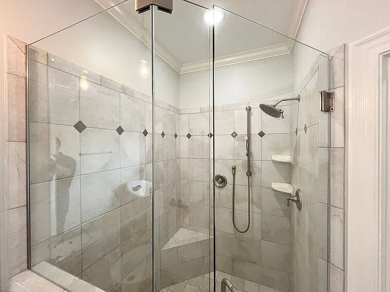 535 Guilford Cir — Photo 44