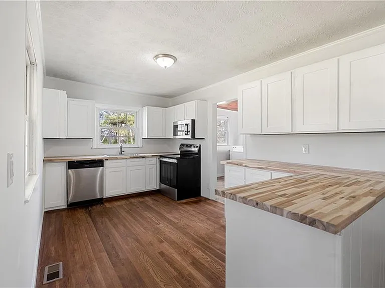 173 Winndale Rd — Photo 3