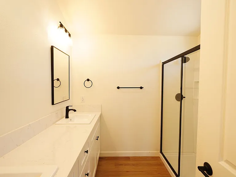 4805 Charlotte Way — Photo 52