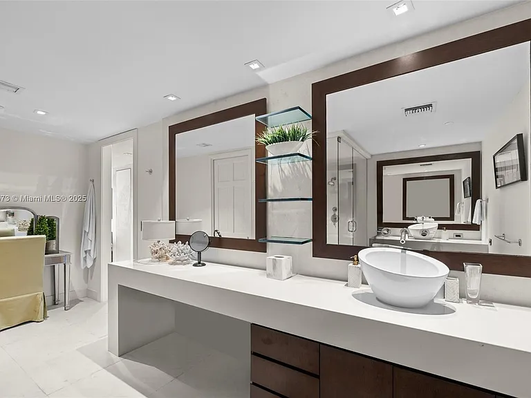 4924 Fisher Island Dr #4924 — Photo 37