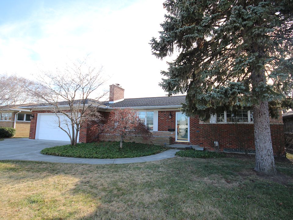 1st image of 22464 Lakecrest St