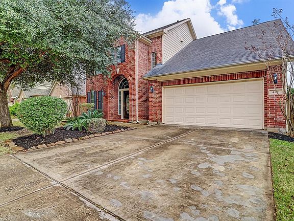 Another view of this beautiful home, the two car garage and large driveway.