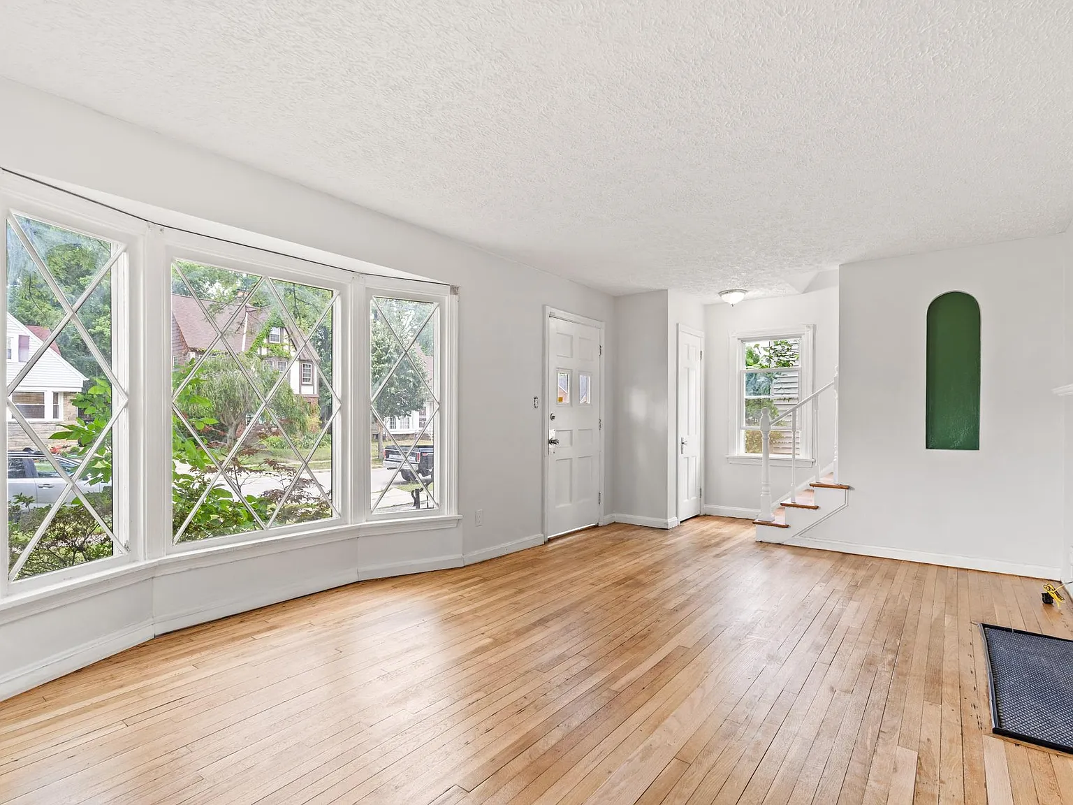 3 bed, 1160 sqft, $1,800 — Photo 2