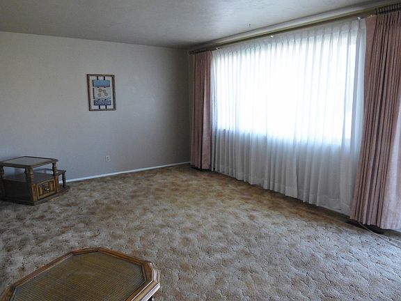 2nd image of 275 River Dr