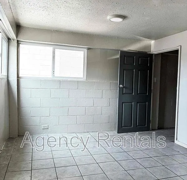938 Owen St — Photo 8