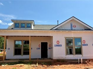 1662 James Burt Pkwy, Auburn, AL 36830