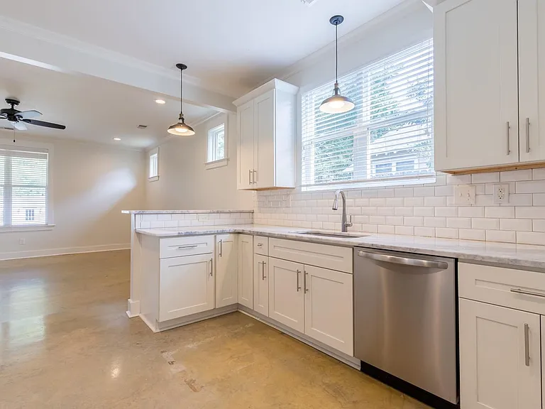 2912 Felix St — Photo 8