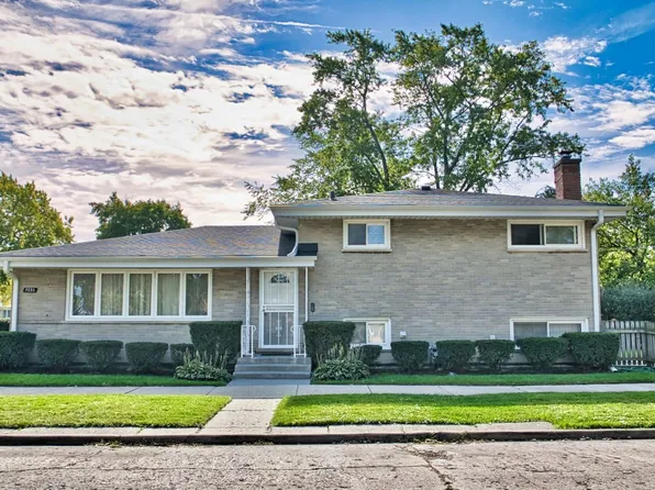 3535 W Crain St, Skokie, IL 60076