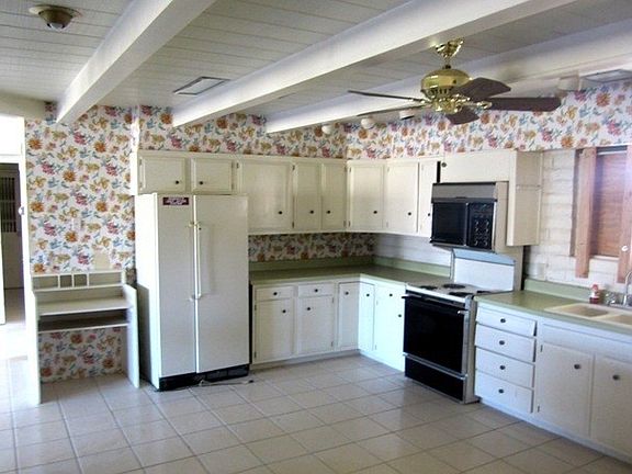 2nd image of 1148 N Queen Mary Way