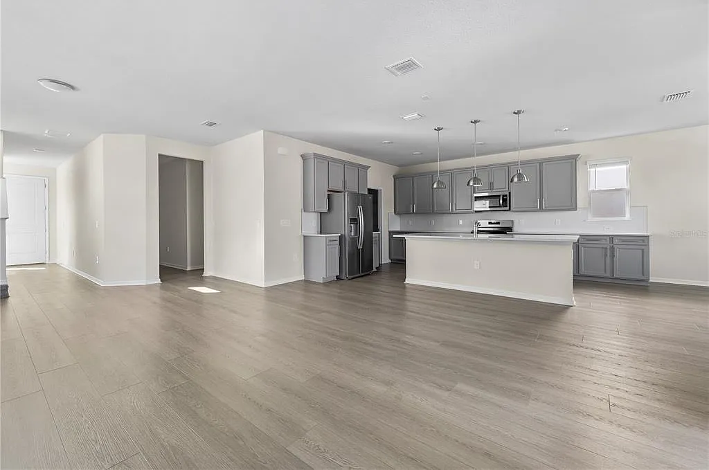 5 bed, 4.0 bath, 3172 sqft, $5,800 — Photo 4