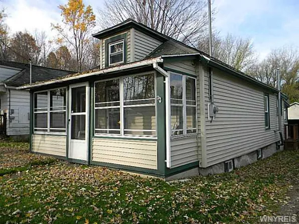 261 Miller St, Gowanda, NY 14070