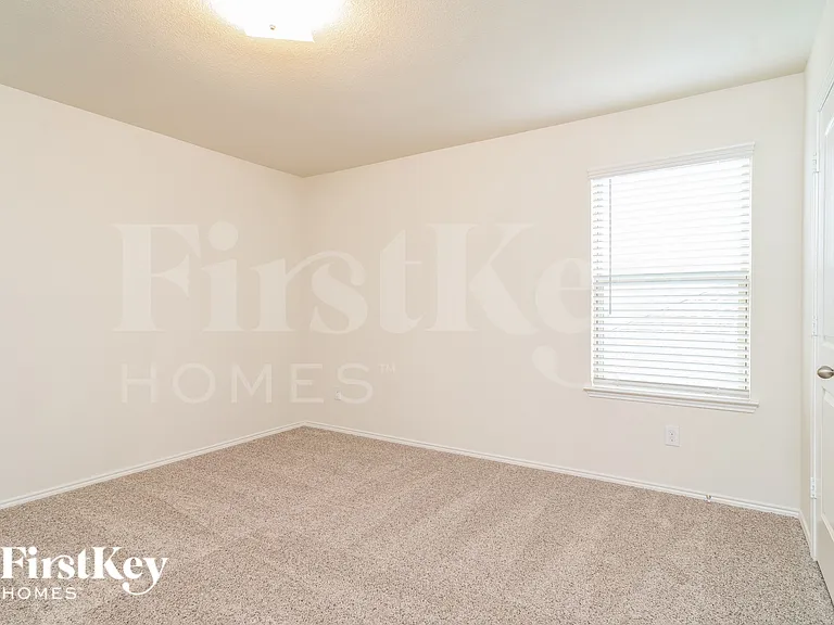 1045 N Churchill Dr — Photo 14