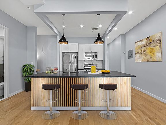 2nd image of 226 15th St APT 1B