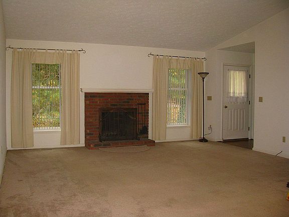 5th image of 415 Haywood Knolls Dr