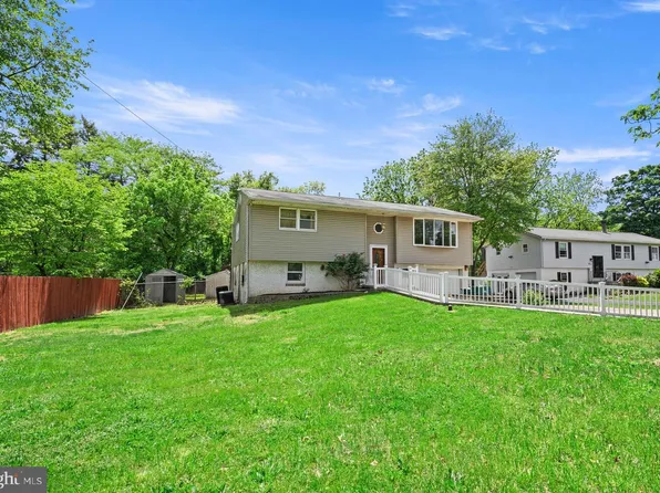 6998 Headley Ct, Levittown, PA 19057