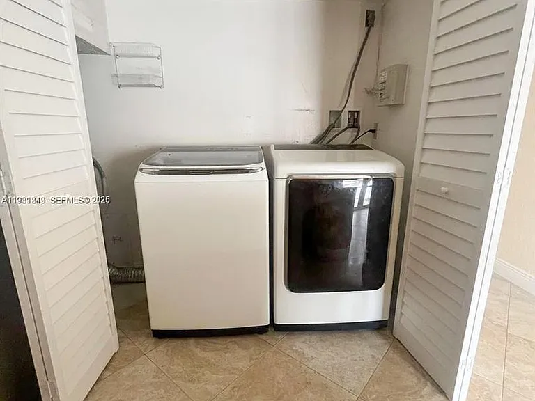 5249 W 24th Ct #5249 — Photo 9