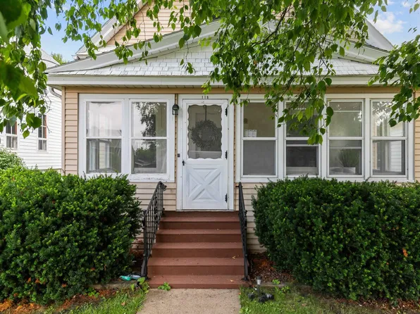 118 W Bent Ave, Oshkosh, WI 54901