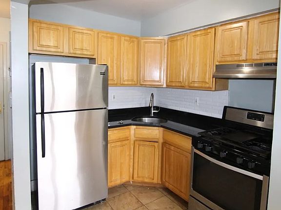 2nd image of 345A Bleecker St #4B