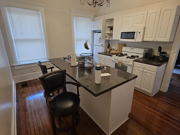 290 8th St NE #3 — Photo 4