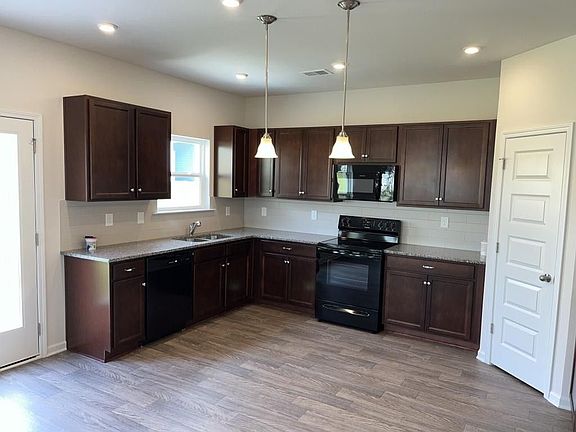 2nd image of 115 Lyndhurst Dr