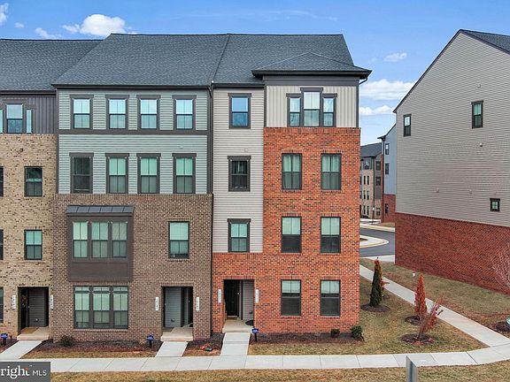 2nd image of 14053 Sunrise Valley Dr Unit 8Q
