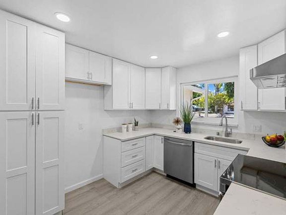 3rd image of 1905 Camden Ave #B