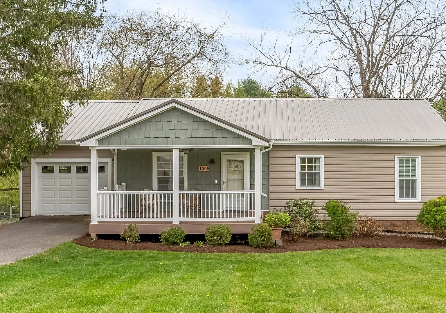 Spacious Ranch Close to Campus — Photo 1