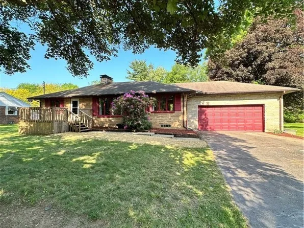 3241 Randall Ct, Rock Creek, OH 44084