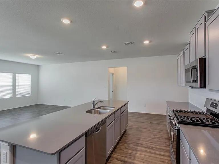 713 Mallow Rd — Photo 8