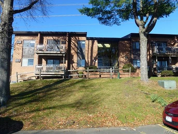 2nd image of 5 Brevoort Dr APT 2C