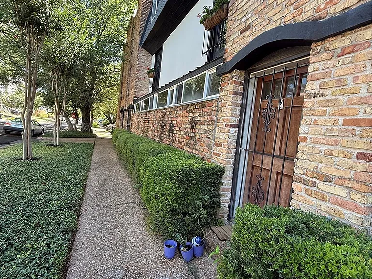 1909 Brun St #4 — Photo 47