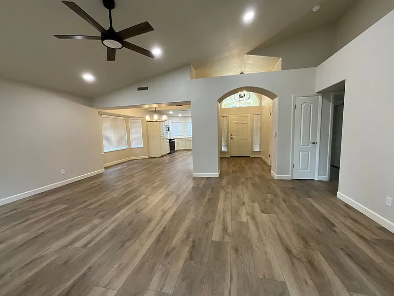 1834 E Lester Ave — Photo 6